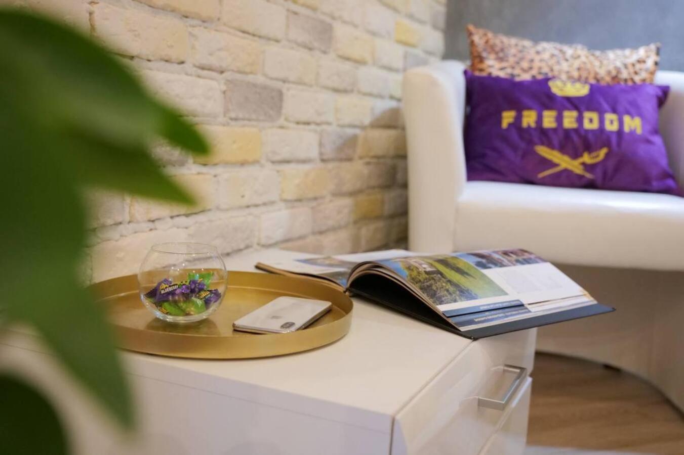 Freedom Apartments In City Center Kyiv Exterior photo